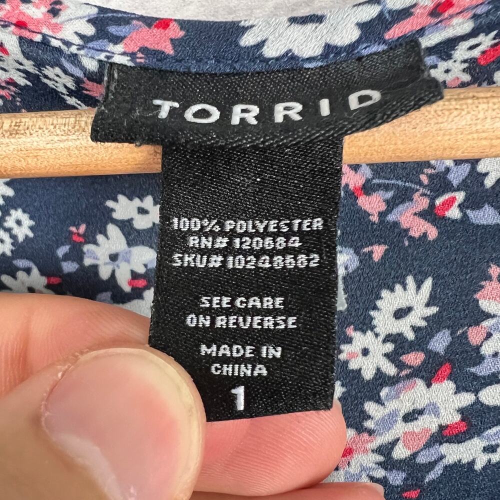 TORRID Women's 1X (1) Navy Blue Floral Boho Cottage‎ Folk Roll Tab Chiffon Top - Picture 4 of 8